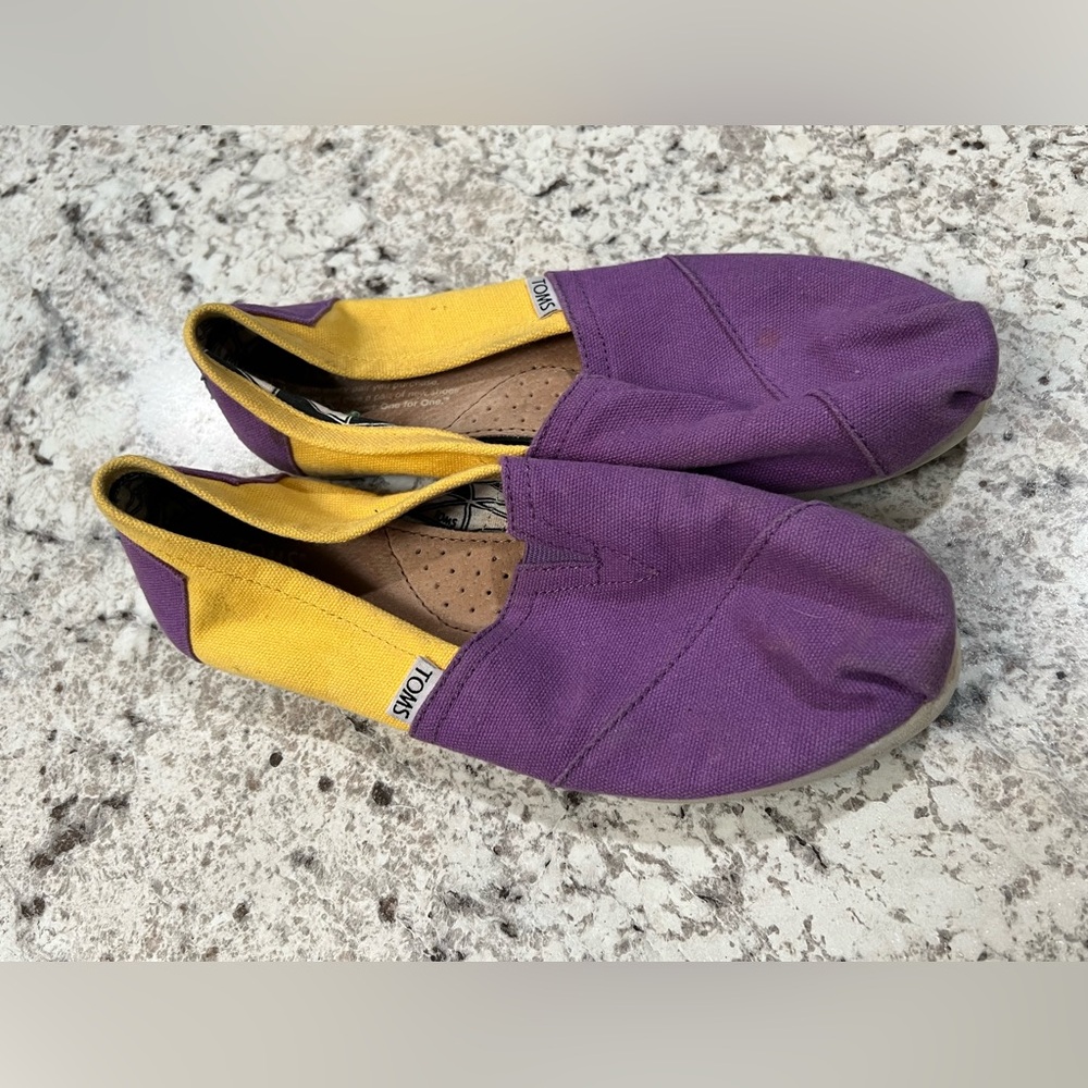 Womens Purple and Yellow Toms Slip On Shoes LSU Size 7.5